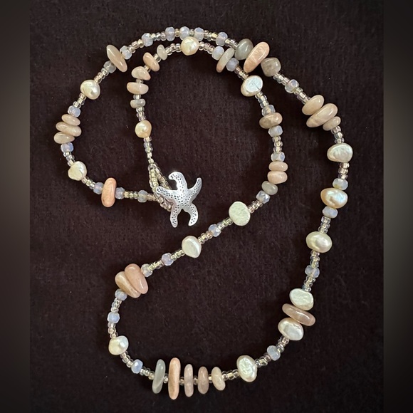Pearl and crystal handmade necklace with starfish closure - one of a kind! - Picture 2 of 7